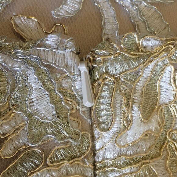 TADOSHI SHOJI Gold & Cream Blanchett Metallic V-Neck Gown - Picture 9 of 16